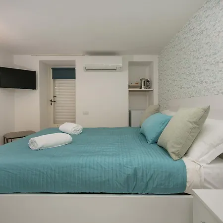 To Be 4* Capri